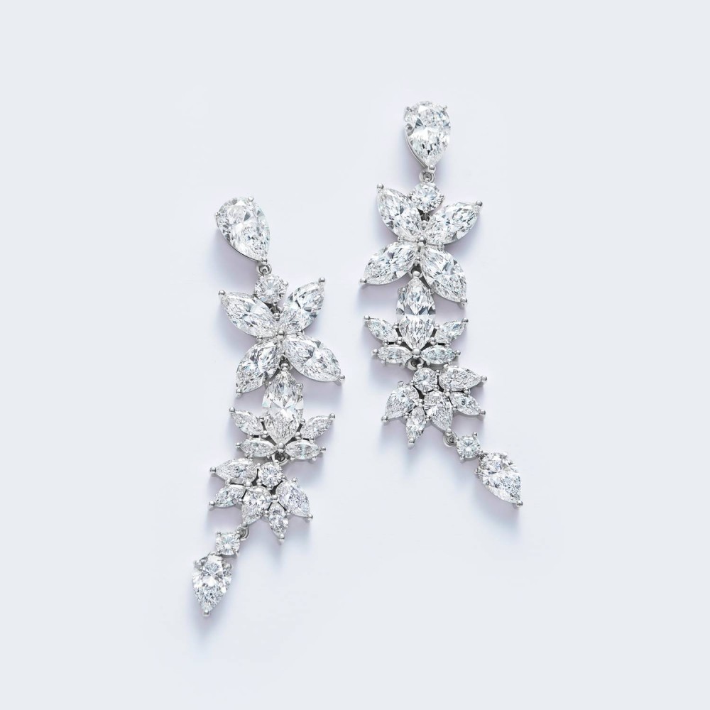 Earrings, 18-carat white gold with diamonds