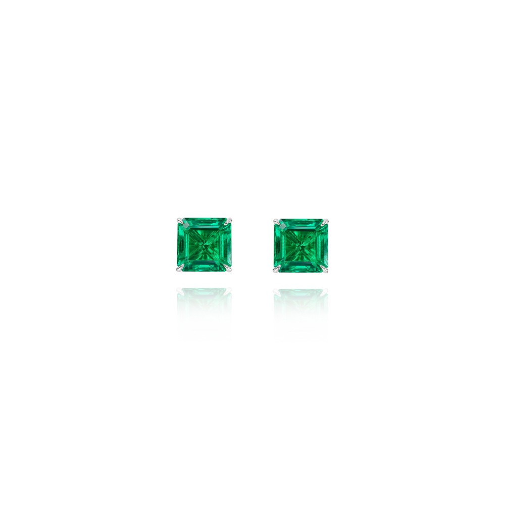 Earrings/Studs 18-carat White gold with Emerald