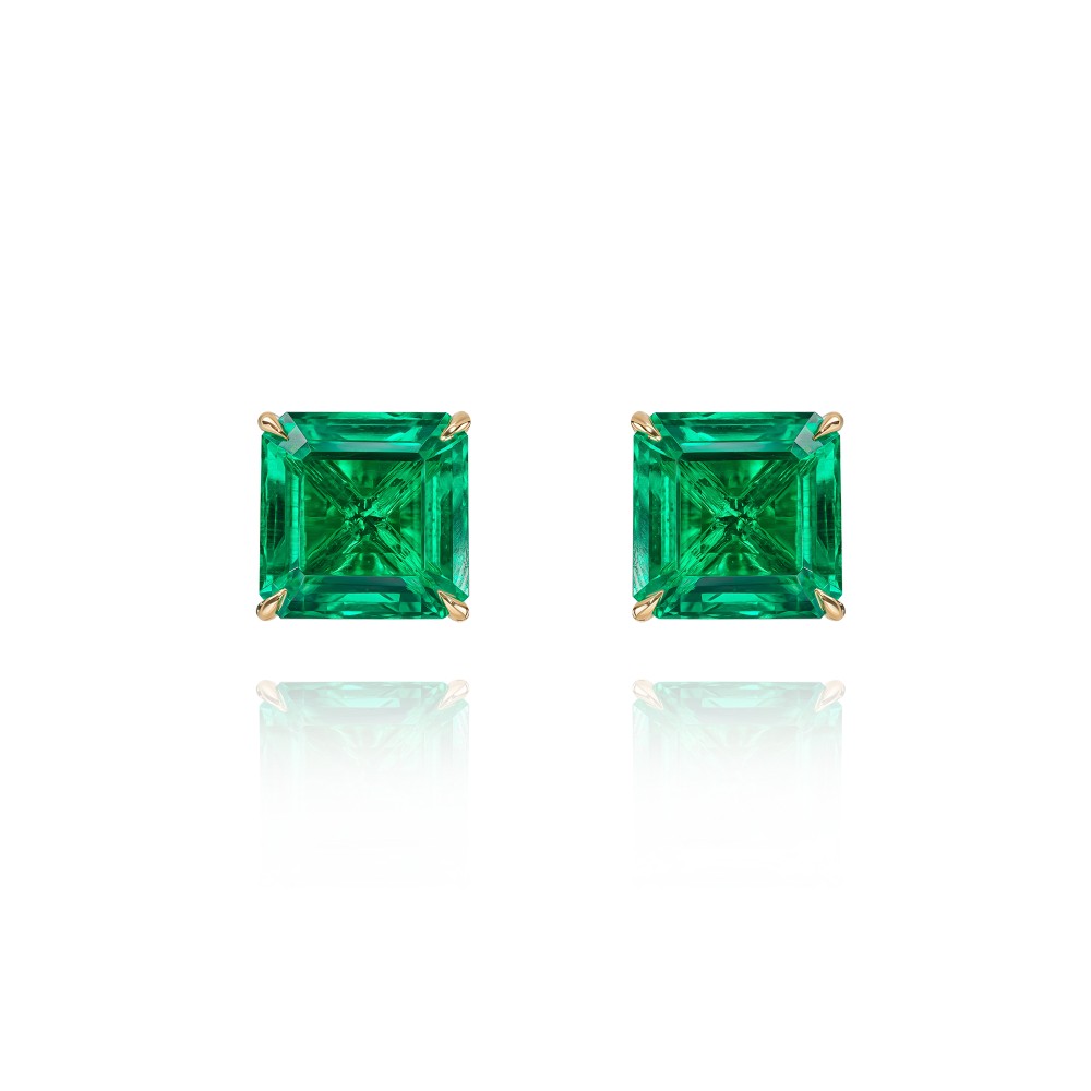 Earring 18-carat Yellow gold with Emerald