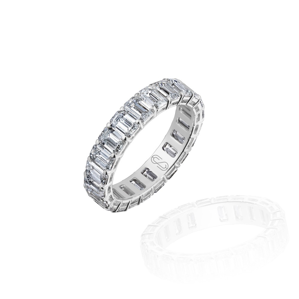 Ring, 18-carat white gold with diamonds