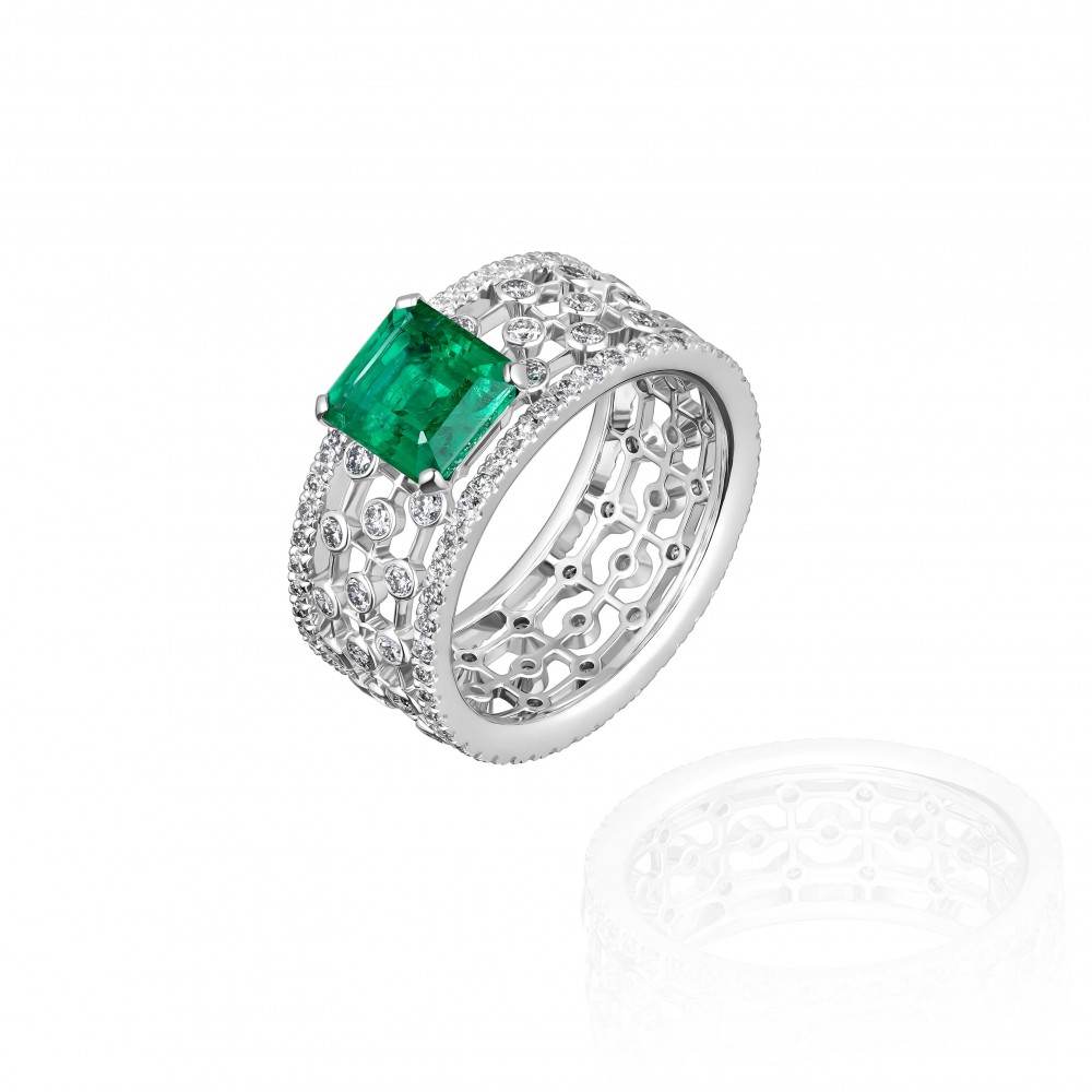 Ring, 18-carat white gold with diamonds and emeralds